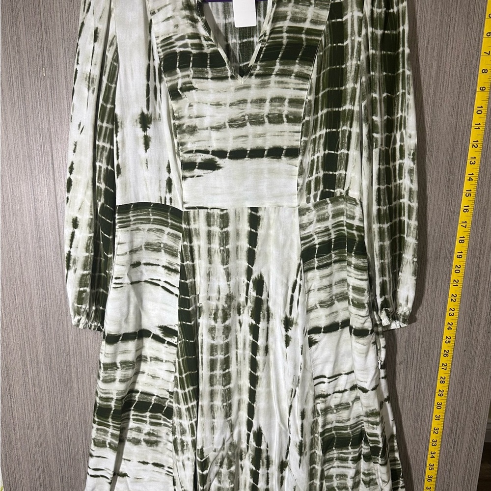 Soft Surroundings Green and White  V-neck and long sleeves. Maxi Dress